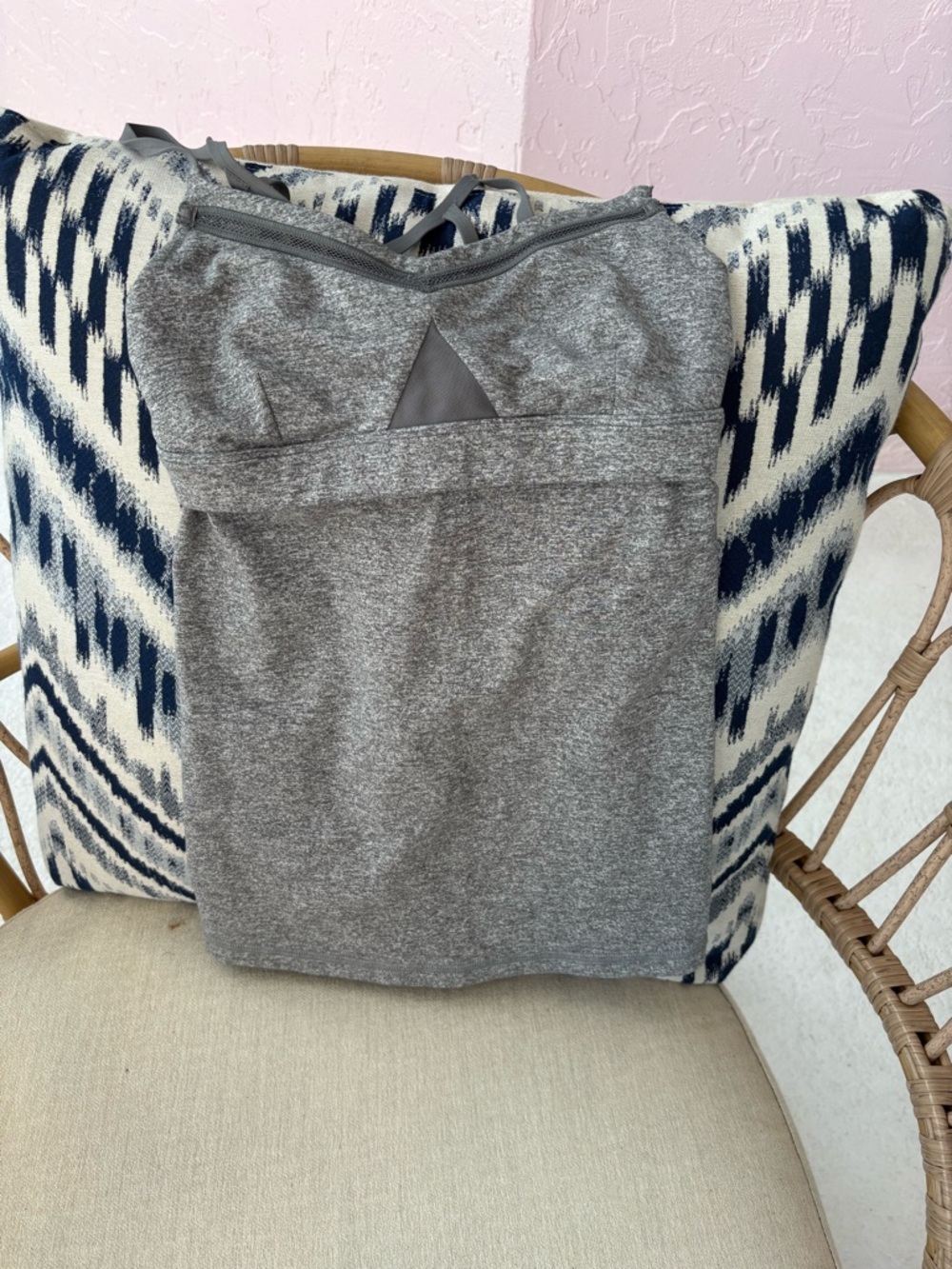 Lululemon gray built in bra top 4